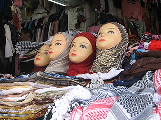 Puppenköpfe mit Hidschabs